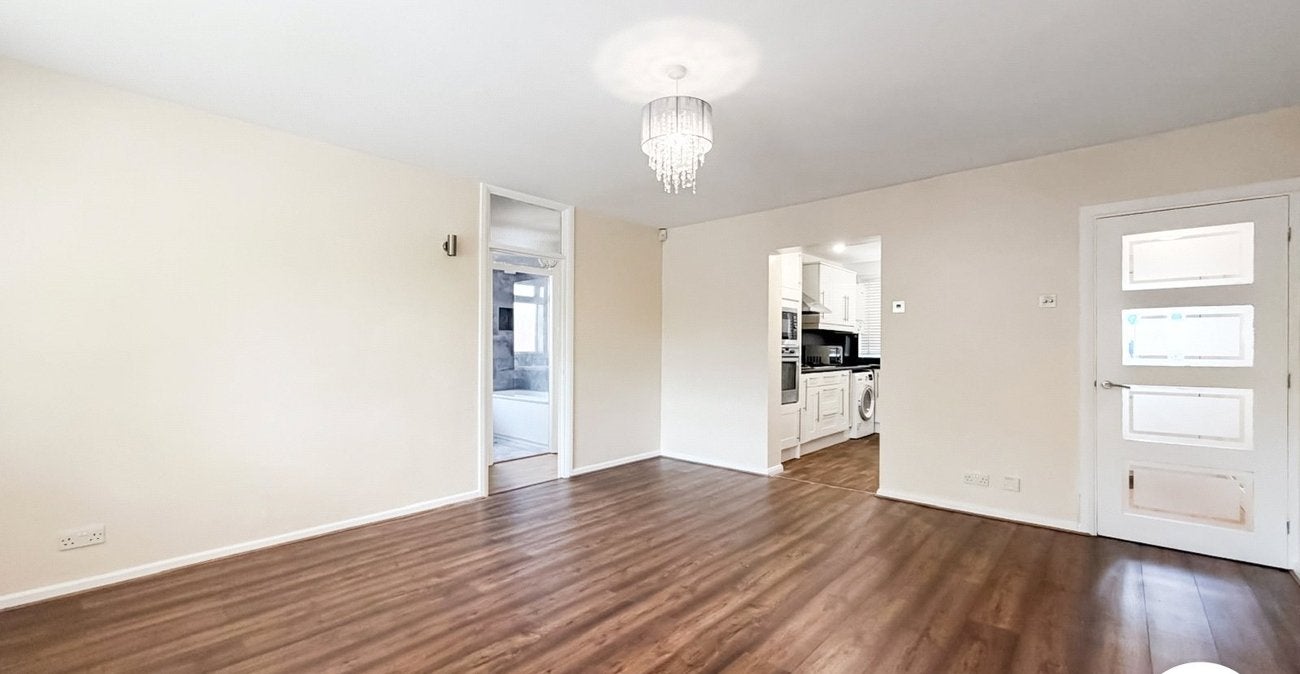 Flat Ankerdine Crescent in Greater London