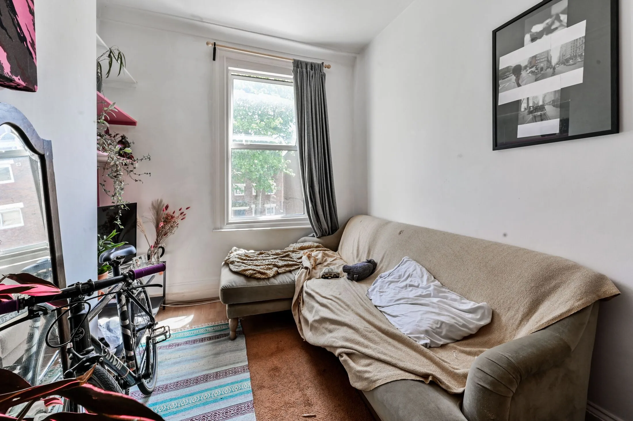 Flat Knebworth Road in Greater London