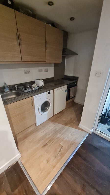 Flat Gloucester Road in Bristol