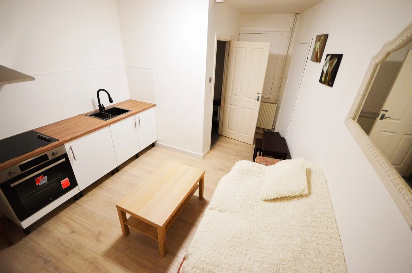 Room Sir Henry Parkes Road in Coventry