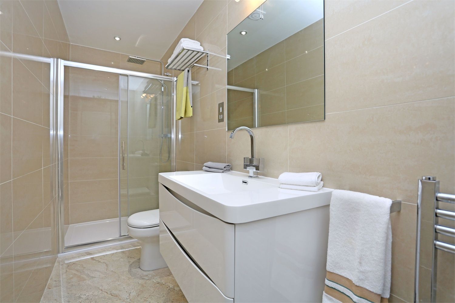 Flat Lime Grove in Greater London