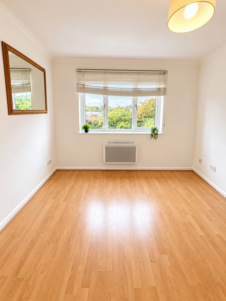 Flat Jack Clow Road in Greater London