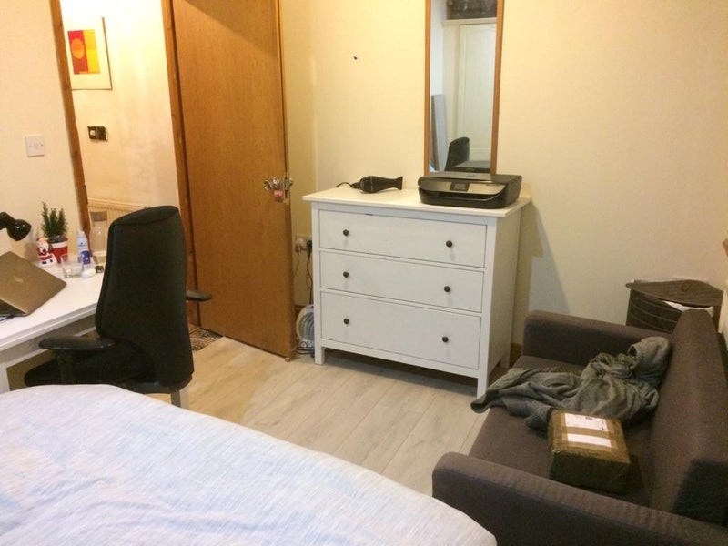 Room White Horse Lane in Greater London
