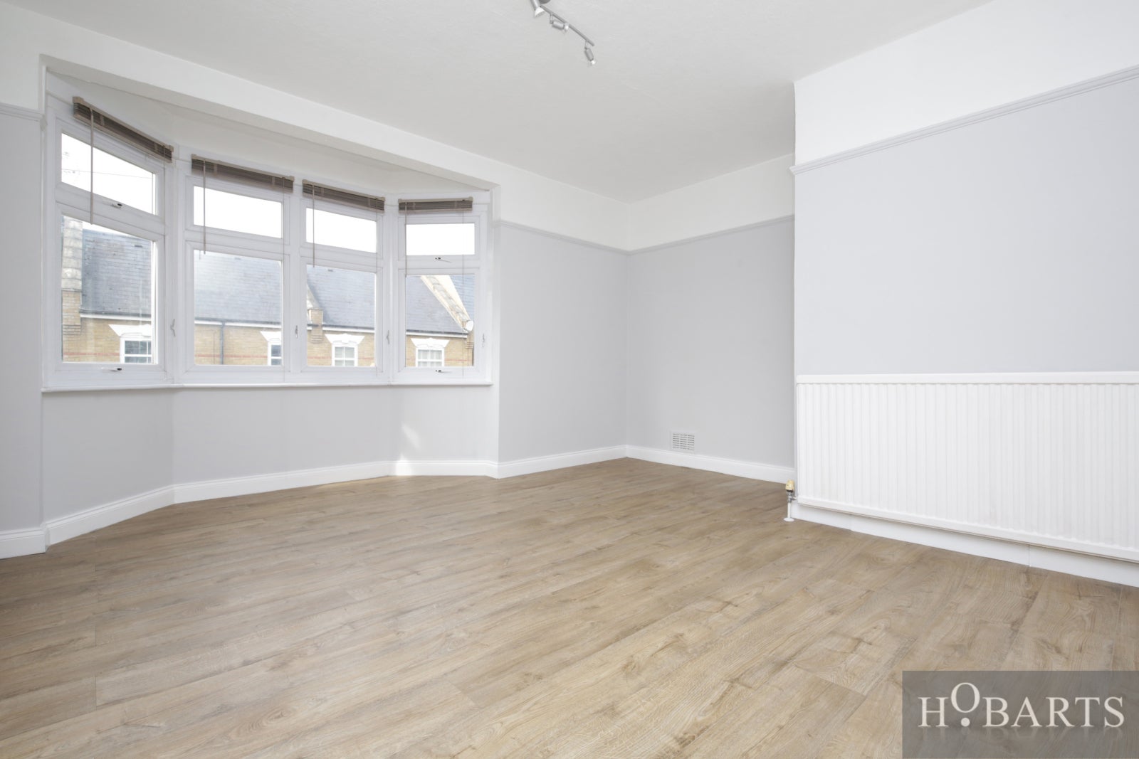 Flat Buckingham Road in Greater London