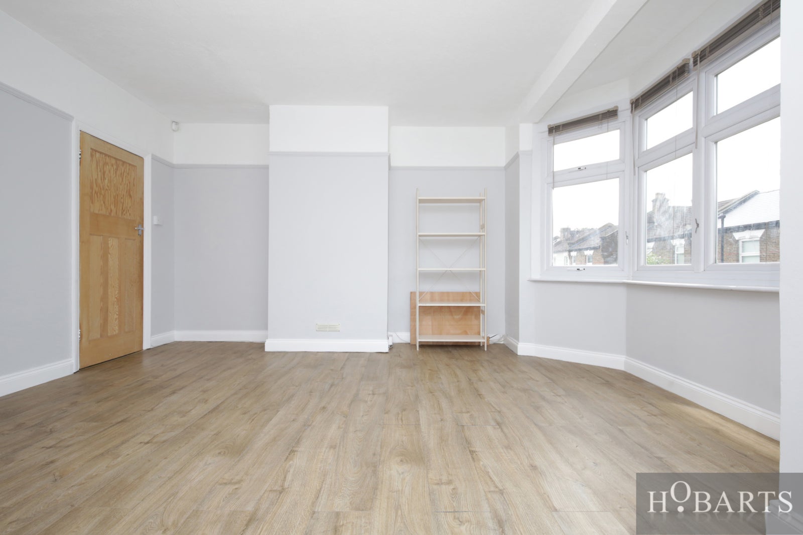 Flat Buckingham Road in Greater London