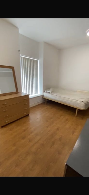 Room Laura Street in Pontypridd