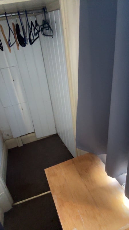Room Upper Richmond Road West in Greater London