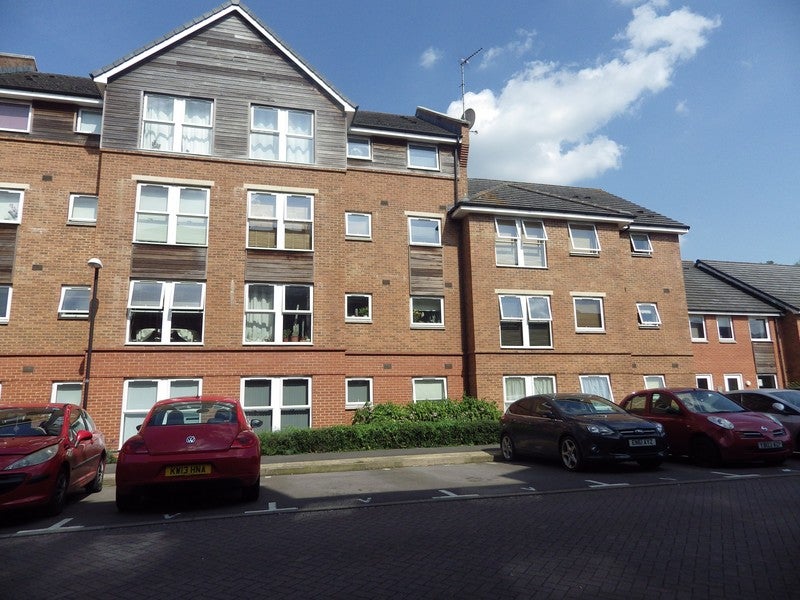 Flat Chain Court in Swindon
