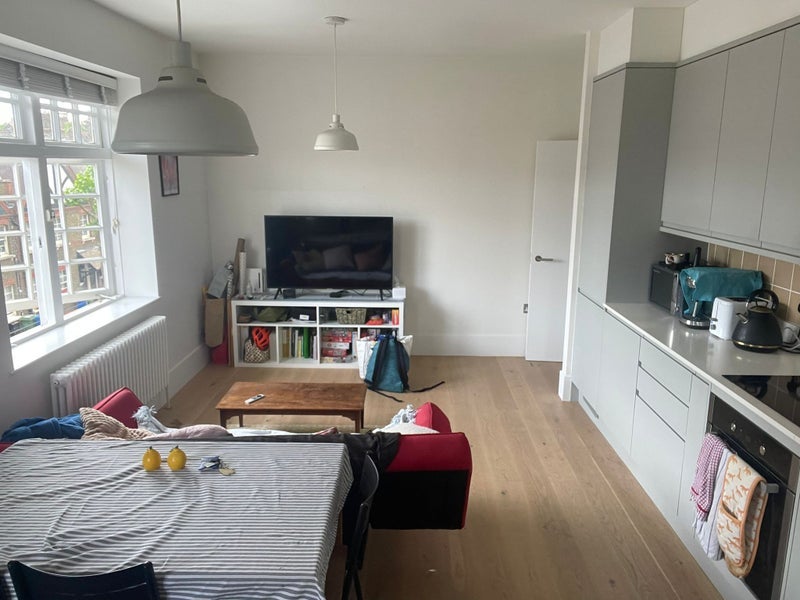 Room Merrow Street in Greater London