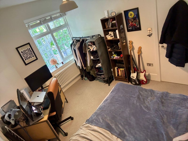 Room Merrow Street in Greater London