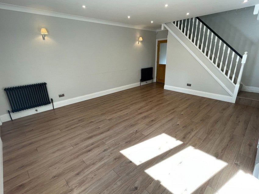 House Hungate Close in Saxton
