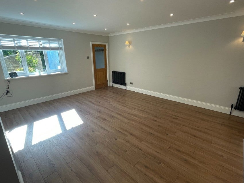 House Hungate Close in Saxton