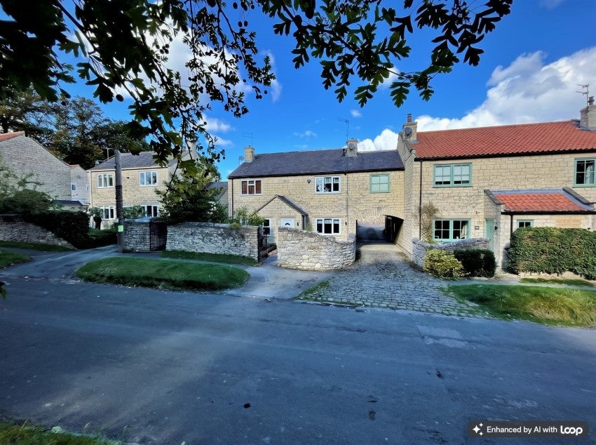 House Hungate Close in Saxton