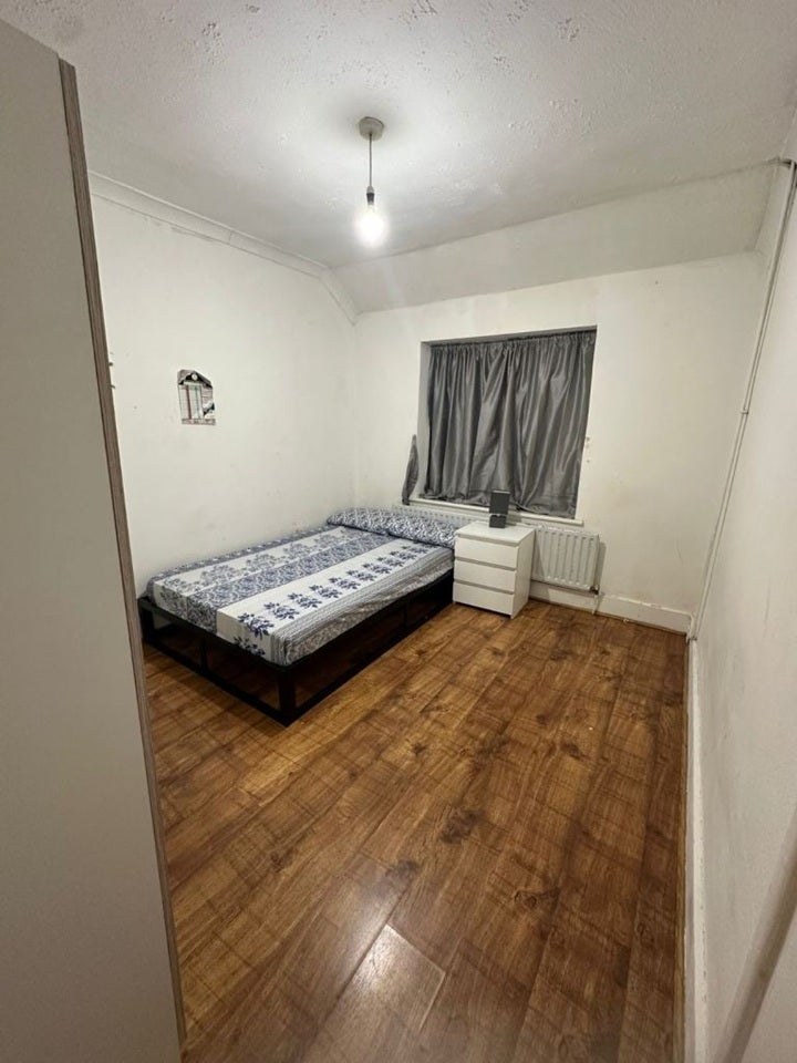 Room Hobart Road in Greater London