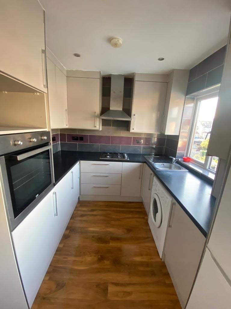 Flat Kenton Road in Greater London