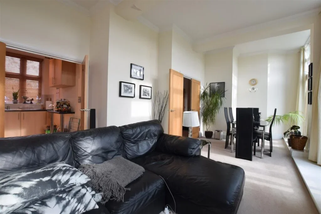 Flat Elizabeth Drive in Reigate and Banstead