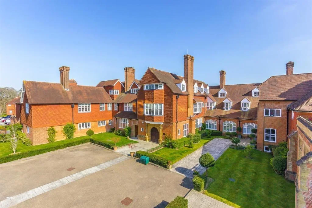Flat Elizabeth Drive in Reigate and Banstead