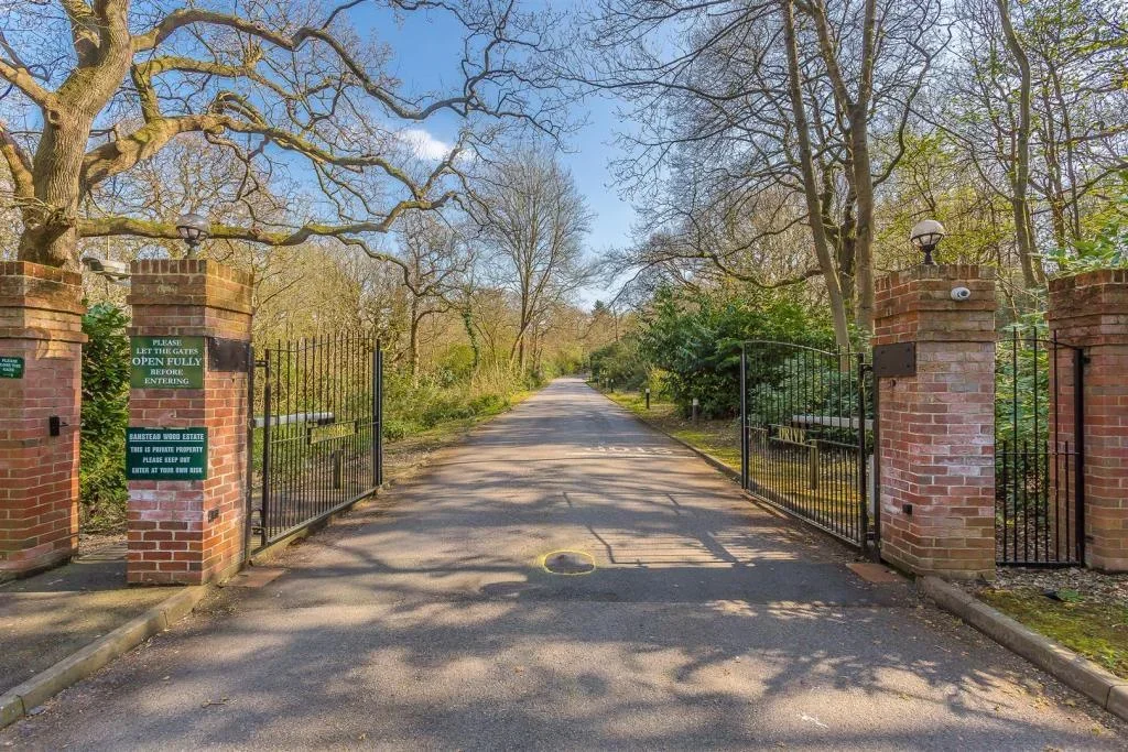 Flat Elizabeth Drive in Reigate and Banstead