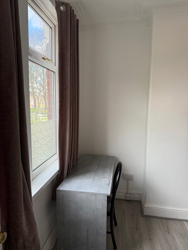 Room Raby Street in Leeds