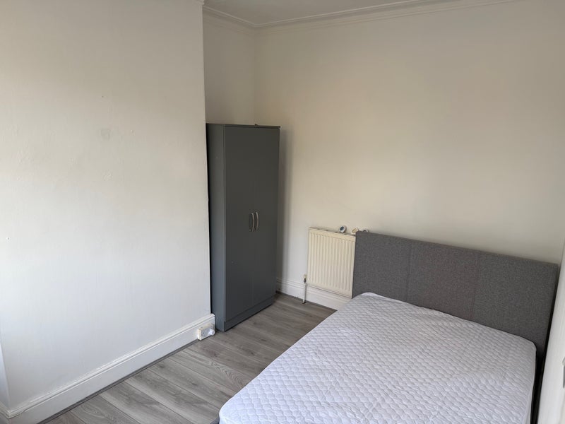 Room Raby Street in Leeds