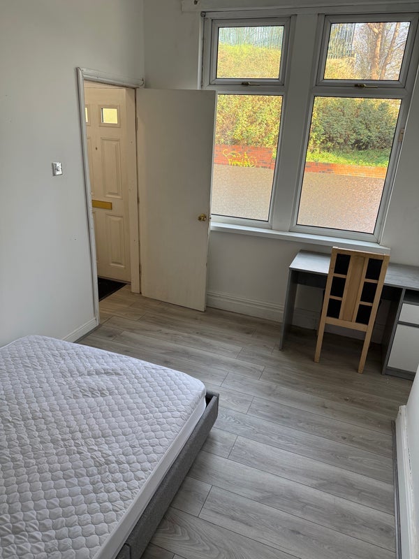 Room Raby Street in Leeds