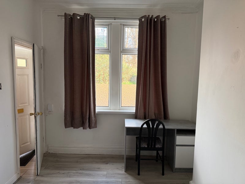 Room Raby Street in Leeds