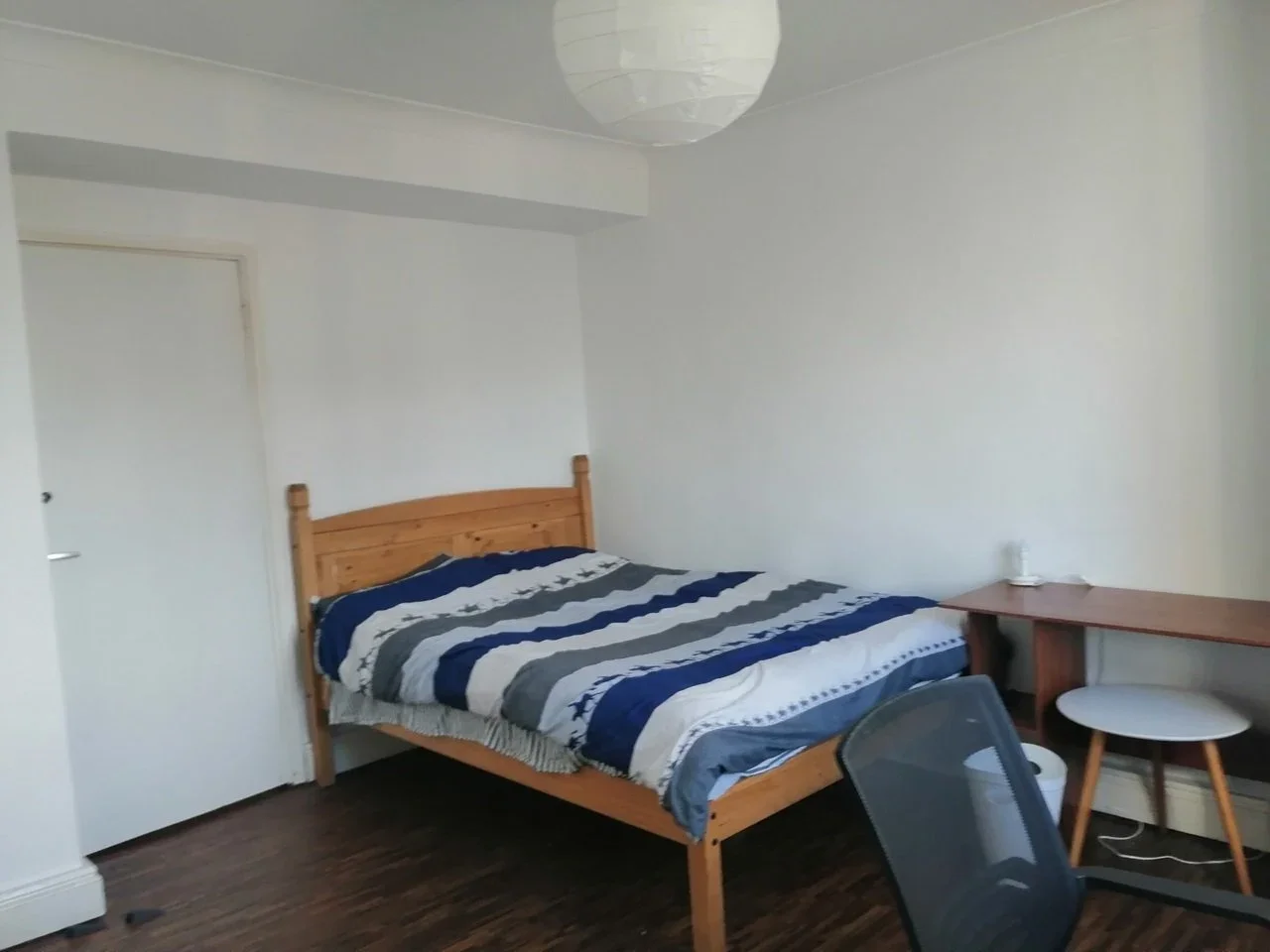 Room Trelawney Estate in Greater London
