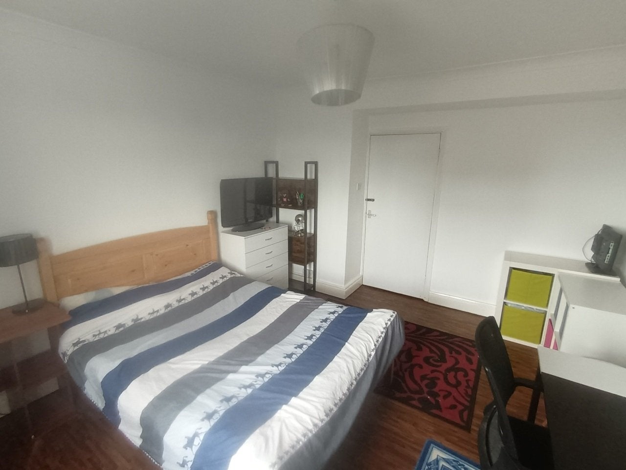 Room Trelawney Estate in Greater London