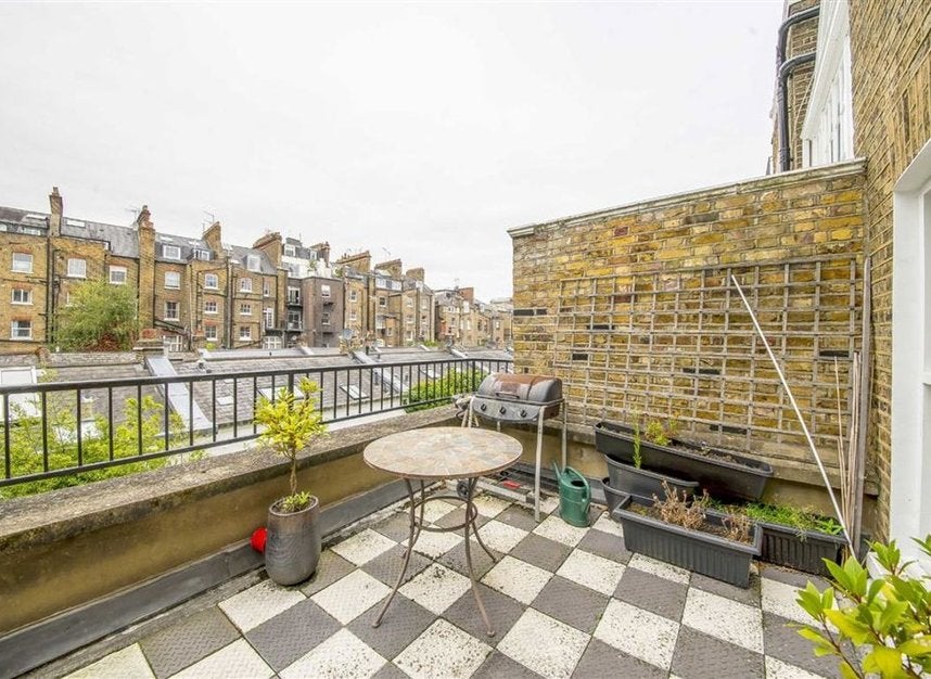 Flat Cranley Gardens in Greater London