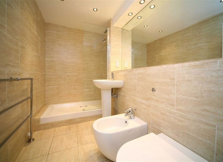 Flat Cranley Gardens in Greater London