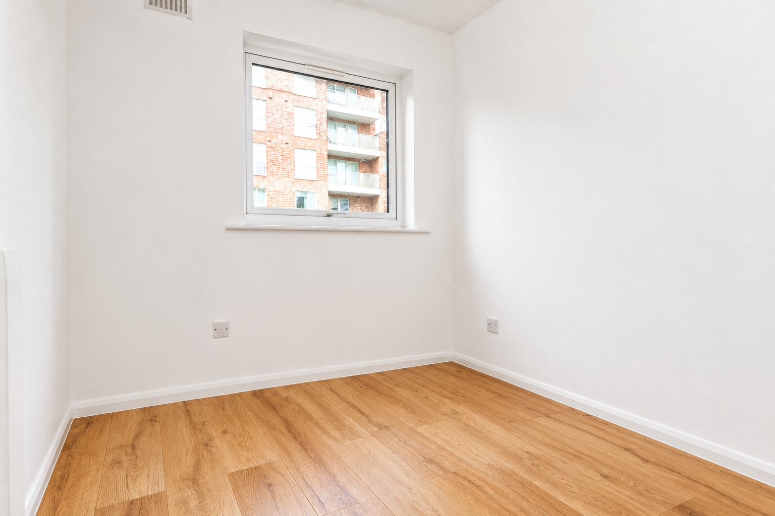 Flat Bollo Bridge Road in Greater London