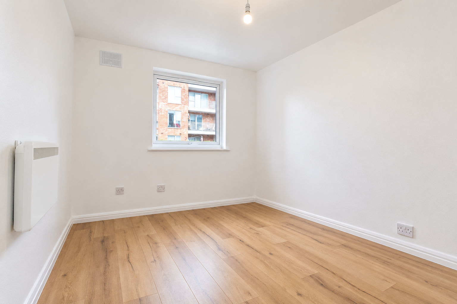 Flat Bollo Bridge Road in Greater London