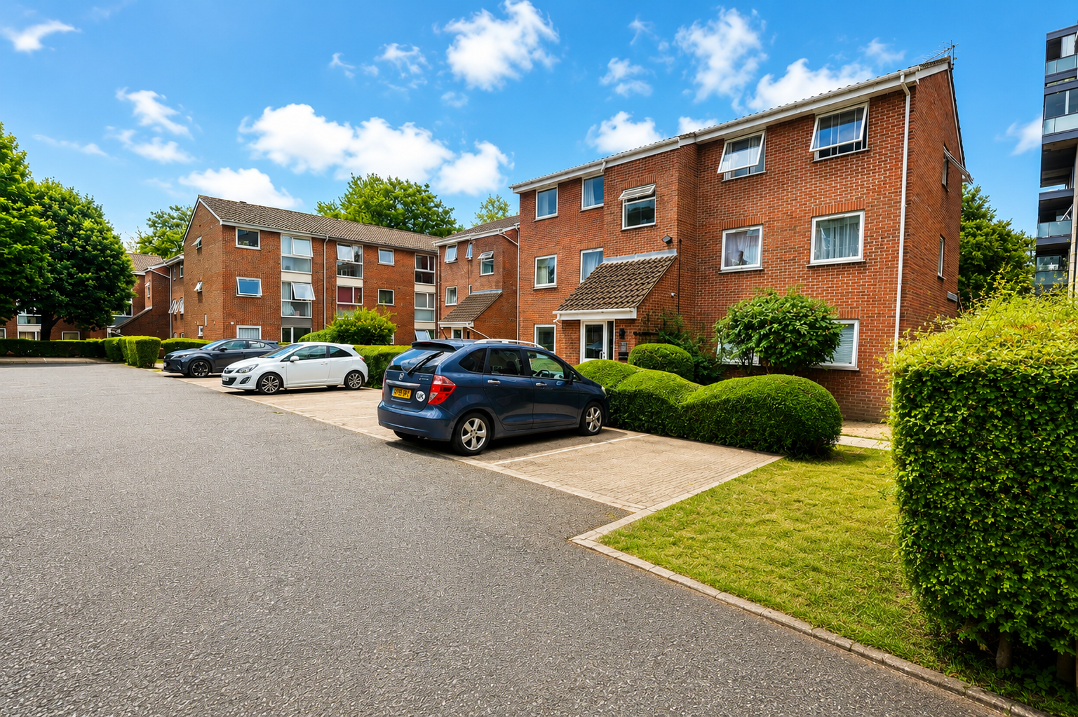 Flat Bollo Bridge Road in Greater London