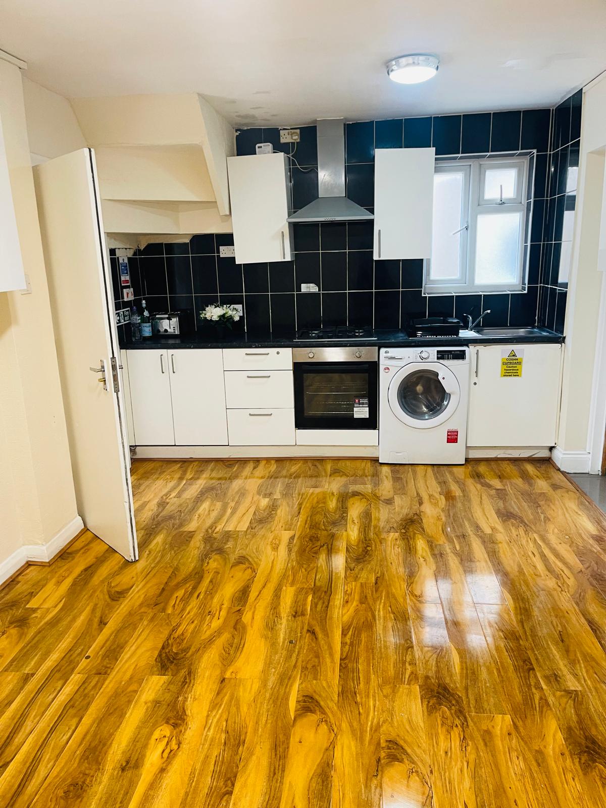 House Raynton Drive in Greater London