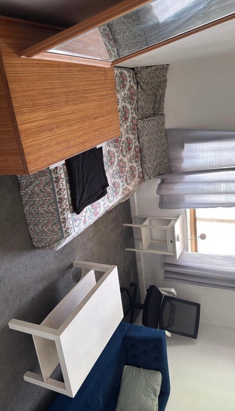 Room Four Pounds Avenue in Coventry