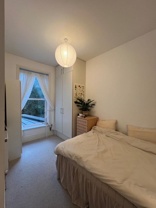 Room Grange Park in Greater London