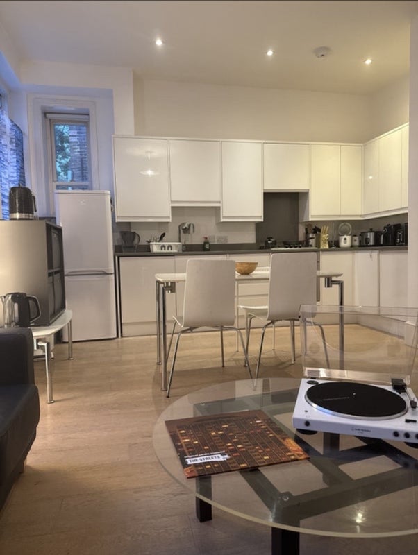 Room Grange Park in Greater London