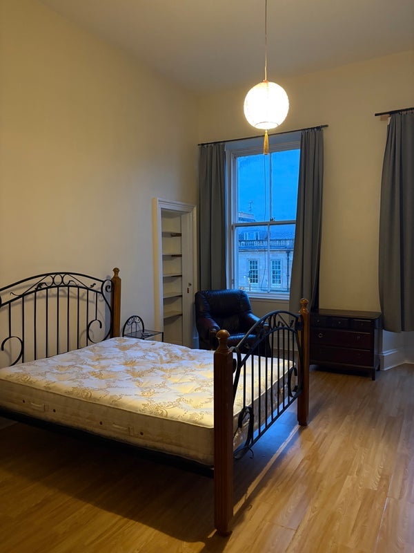 Room Lansdowne Crescent in Glasgow