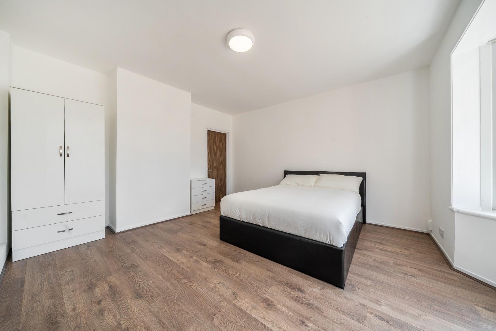 Room Littlebrook Manor Way in Dartford