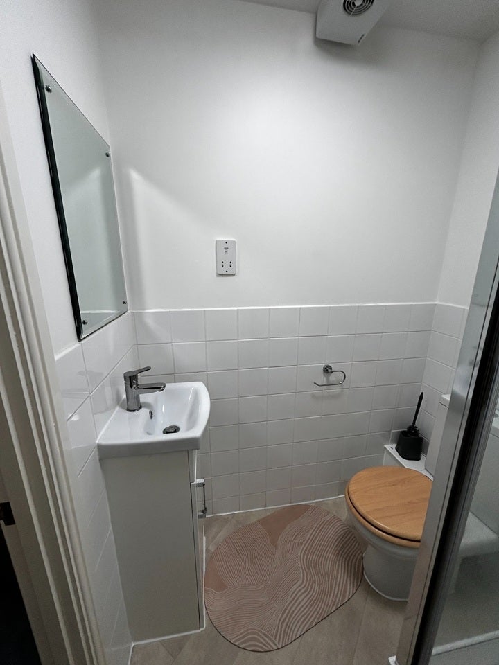 Room Stewart Street in Greater London