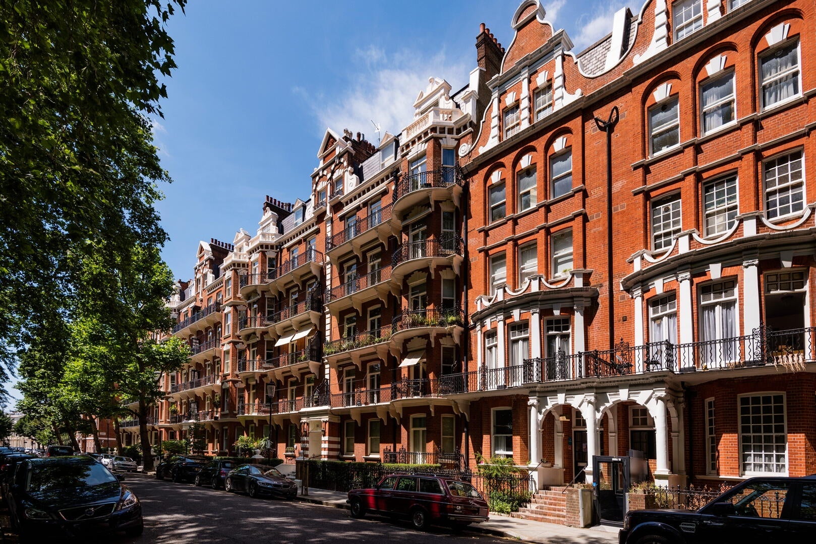Flat Bramham Gardens in Greater London