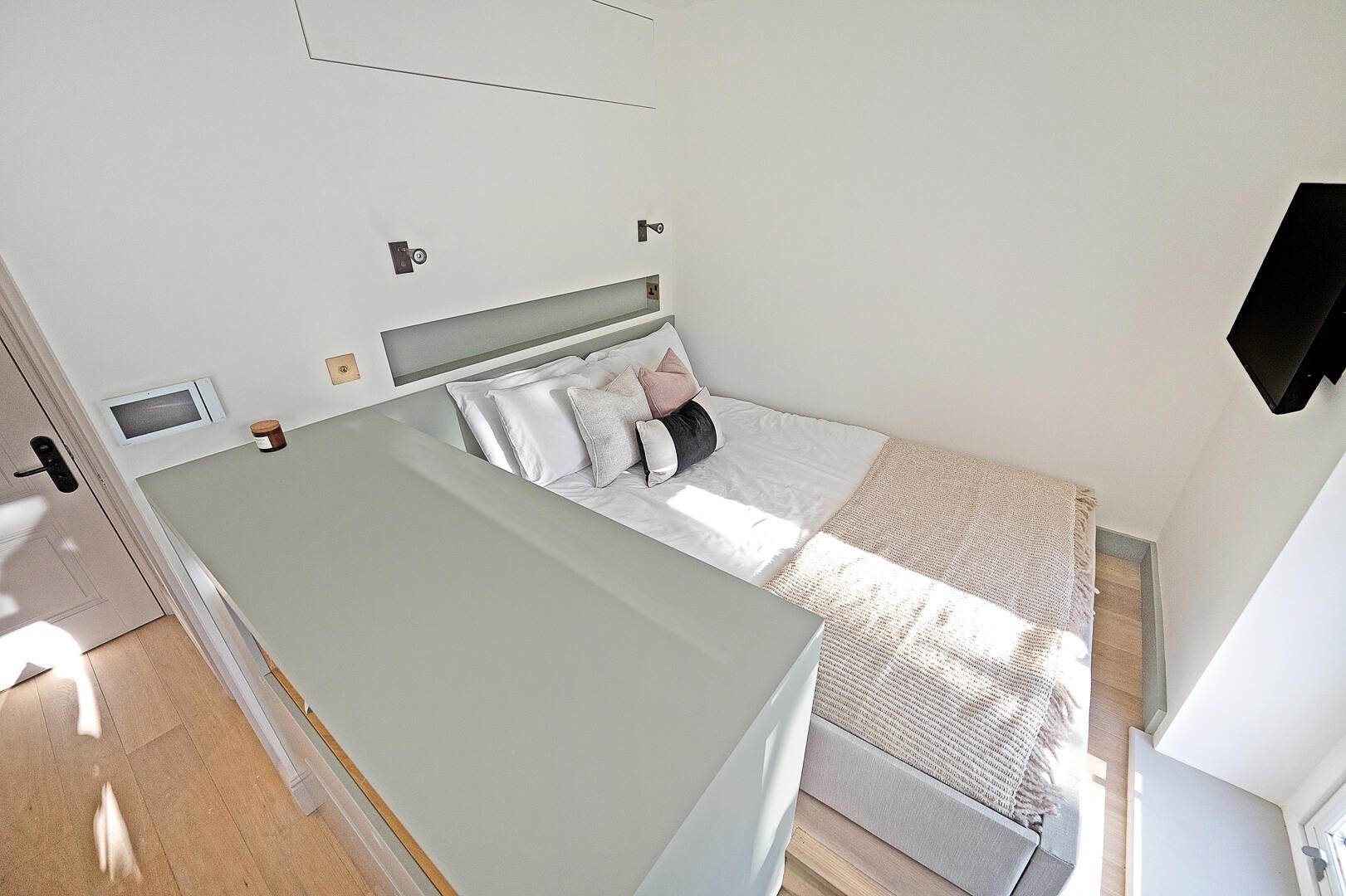 Flat Bramham Gardens in Greater London