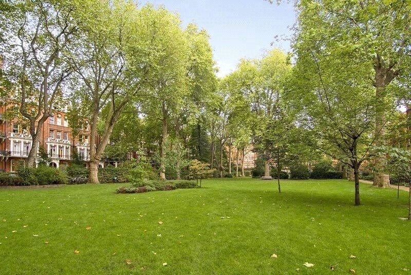 Flat Bramham Gardens in Greater London