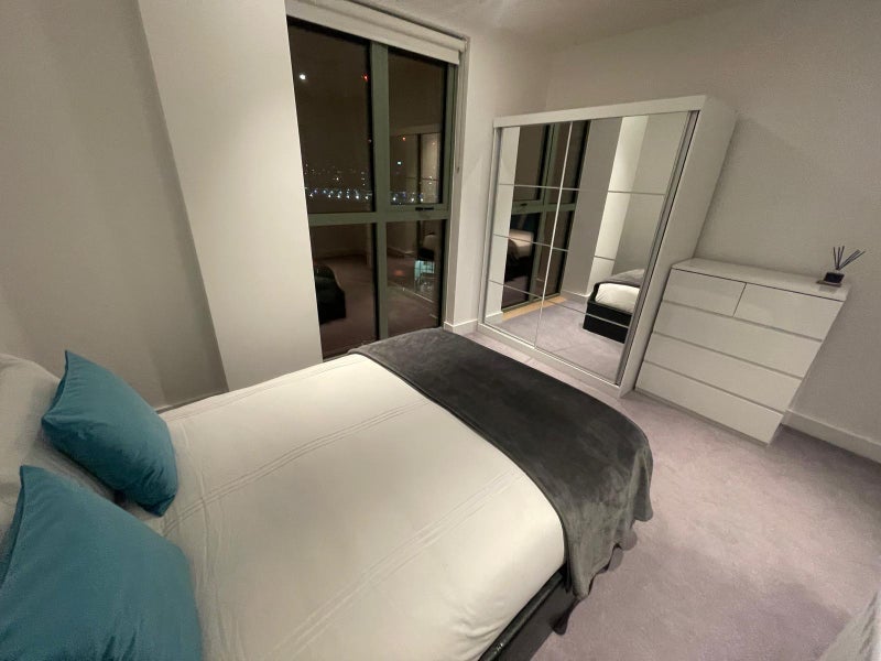 Room Old Oak Common Lane in Greater London