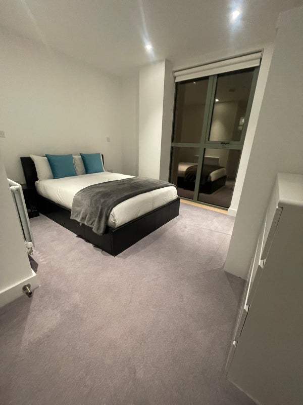 Room Old Oak Common Lane in Greater London