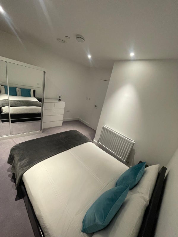 Room Old Oak Common Lane in Greater London