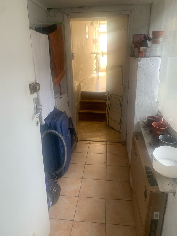 Room Kentish Town Road in Greater London