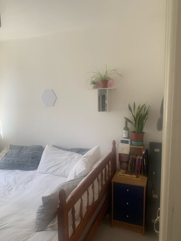 Room Kentish Town Road in Greater London