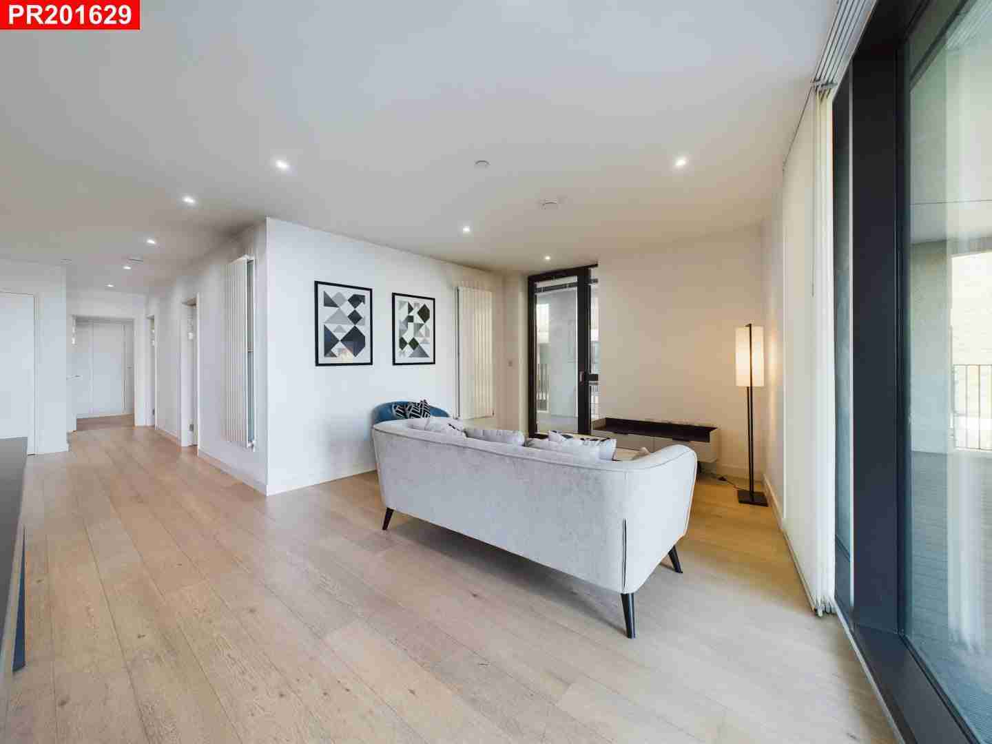 House Schooner Road in Greater London