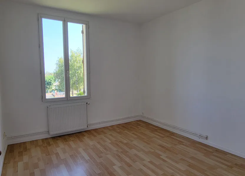 Flat Rue du Bois Bretoux in Saint-Laurent-d'Andenay